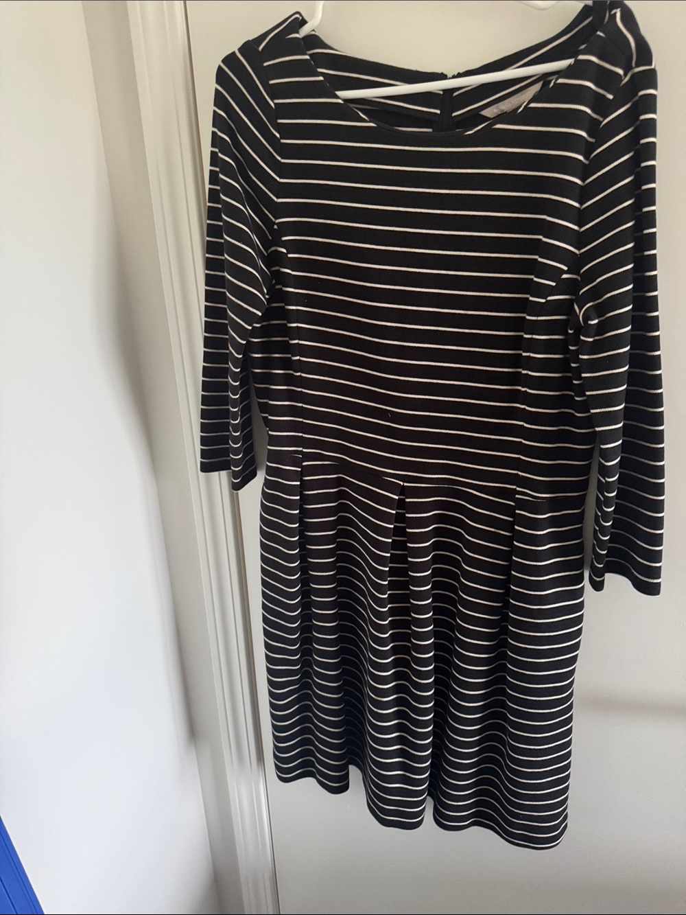 Banana Republic Dress. Knee length 3/4 sleeve